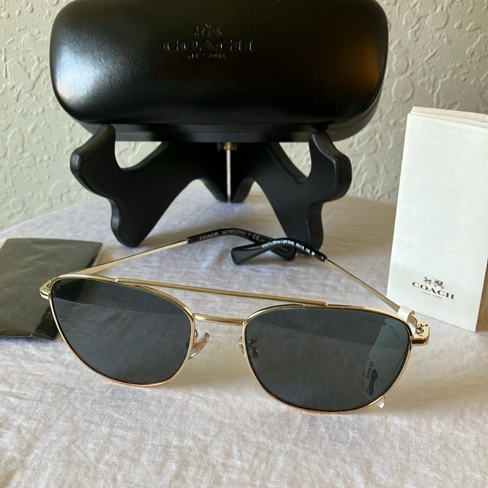 Coach: Shiny Light Gold (HC 7107) Sunglasses- Gold Tone- Case & Cloth - Picture 13 of 16